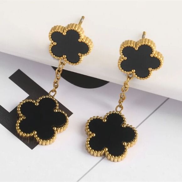 Dangling Clover Flower Earrings New - Picture 1 of 1